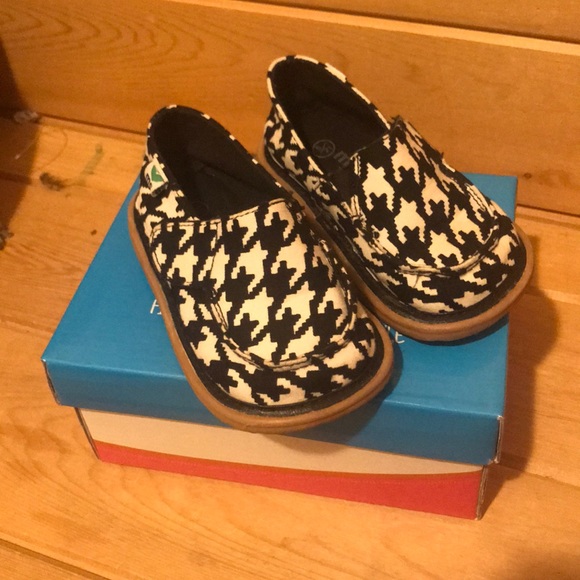 Mooshu Trainer Shoes - Picture 1 of 5